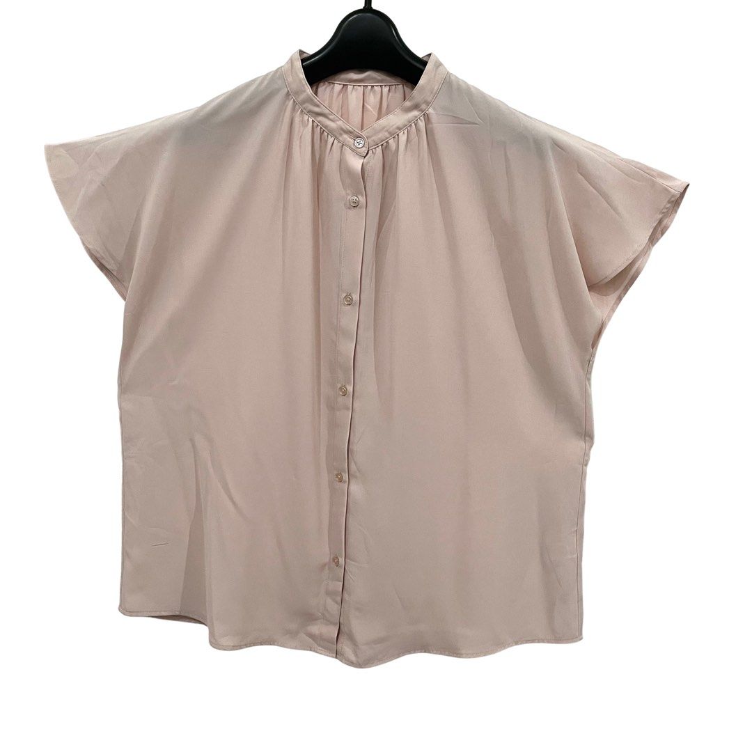 GU by Uniqlo Flowy Tops (Category: Shirts) located in Quezon City. Submitted by mackkie (Listing ID 1469938558, Image 1). Description: GU by Uniqlo Flowy Tops Medium Looking for new owner n po🍁 #SustainableBermonthsStyle 🌲Open the portals of calmness and you will find the bright sun of joy within yourself.” —Paramhansa Yogananda🌲 🍁🍂🍁GU BY UNIQLO🍁🍂🍁.