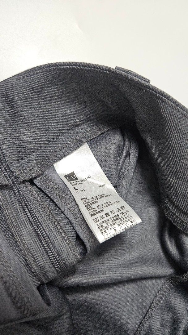GU Dark Grey Pleated Skirt Size L (Category: Skirts) located in Alfonso. Submitted by jbcamet (Listing ID 1469861728, Image 3). Description: - Brand/Model: GU Pleated Skirt - Color: Dark Grey - Size: L (Waist: approx. 70cm) - Material: Polyester with recycled content - Features: Clean structured look, belt loops - Styling: Great for casual and smart casual wear, pairs easily with blouses or t-shirts.