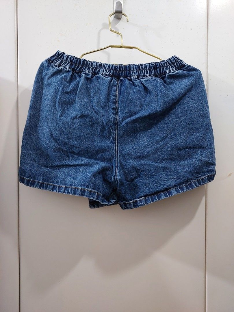 GU Denim Shorts Size L (Category: Shorts) located in Makati City. Submitted by yishanjade (Listing ID 1469853711, Image 2). Description: - Brand: GU - Size: L (Brand new with tag attached) - Color: Dark blue wash - Material: 100% cotton (sturdy denim) - Waistband: Elastic at the back for a comfortable fit - Closure: Front button with decorative brown buttons.