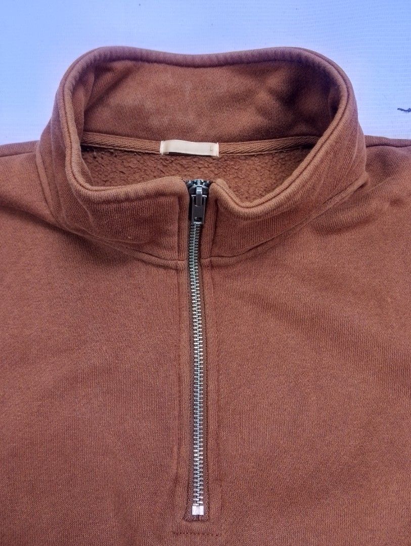 GU Heavyweight Brown Quarter-Zip Sweatshirt (Category: Coats, Jackets and Outerwear) located in Kitaotao. Submitted by getnsell (Listing ID 1469874470, Image 2). Description: Brand: GU (Uniqlo sister brand) Size: Men's L (Unisex / Boxy Fit) Color: Chocolate Brown / Dark Brown Style: Quarter-Zip / Half-Zip Pullover Fabric Type: Fleece-lined heavyweight sweat fabric Material Composition: Body: 82% Cotton, 18% Polyester | Rib: 95% Cotton, 5% Polyure