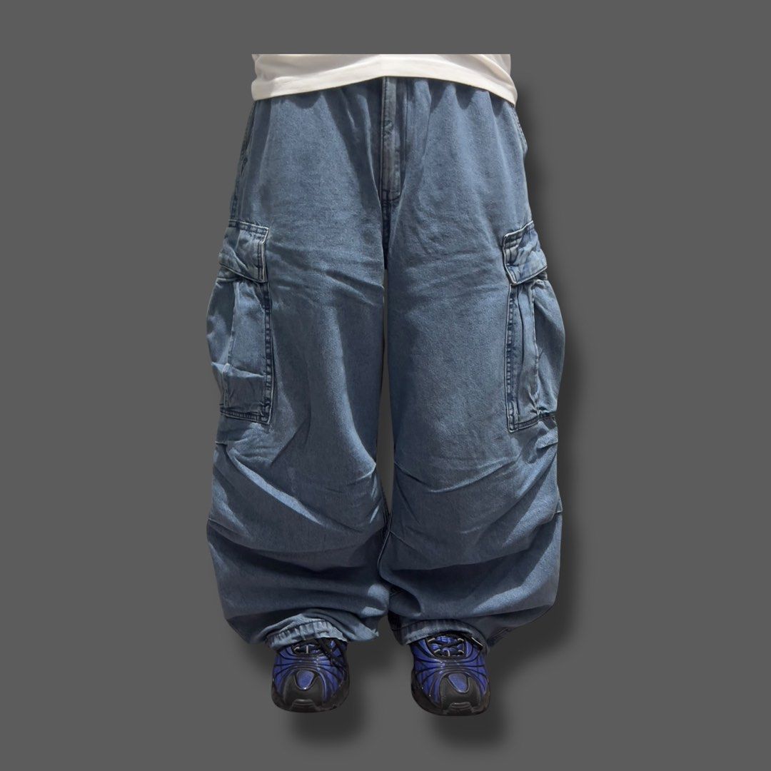 GU Light Washed Baggy Cargo Denim Jeans (Category: Jeans) located in Caloocan City. Submitted by solothuggin___ (Listing ID 1469932913, Image 2). Description: GU Light Washed Baggy Cargo Denim Jeans • fitting sits perfectly, beautiful piece • hard denim & high quality heavyweight fabric • pristine condition Waist: OPEN - 34" Length: 39.5" Thigh: 14.5" Hem opening: 11.5" (adjustable with drawstring) BEFORE: ₱1,080 free shipping nationwide thru J&T