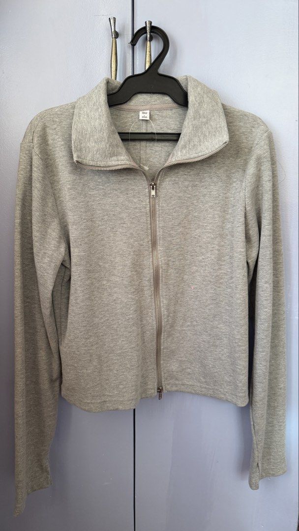 GU Ribbed Double-Zip Cardigan - Gray (Category: Coats, Jackets and Outerwear) located in Lipa City. Submitted by sheenamayyy (Listing ID 1469837912, Image 1). Description: GU Ribbed Double-Zip Cardigan – Light Gray Versatile ribbed cardigan with a collar and two-way zipper. Can be worn zipped up as a top or open as a lightweight layering piece. 🤍 • Brand: GU • Color: Light Gray • Size: Large (L) • Style: Ribbed knit, collared neckline, long slee