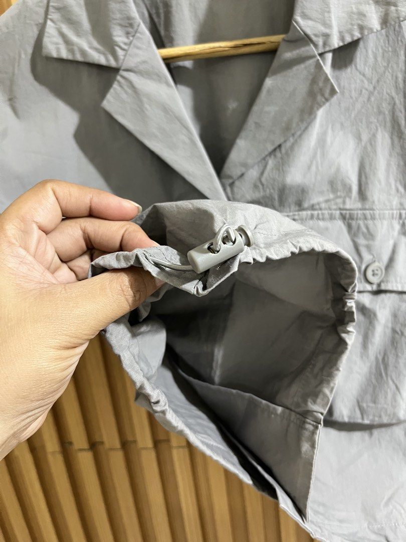 GU Utility Short Shirt (Category: Shirts) located in Caloocan City. Submitted by ynna_27 (Listing ID 1469885270, Image 2). Description: GU Utility Short Shirt Used - Good as new Color : Dark gray Small - Med Issue : x Price 480.