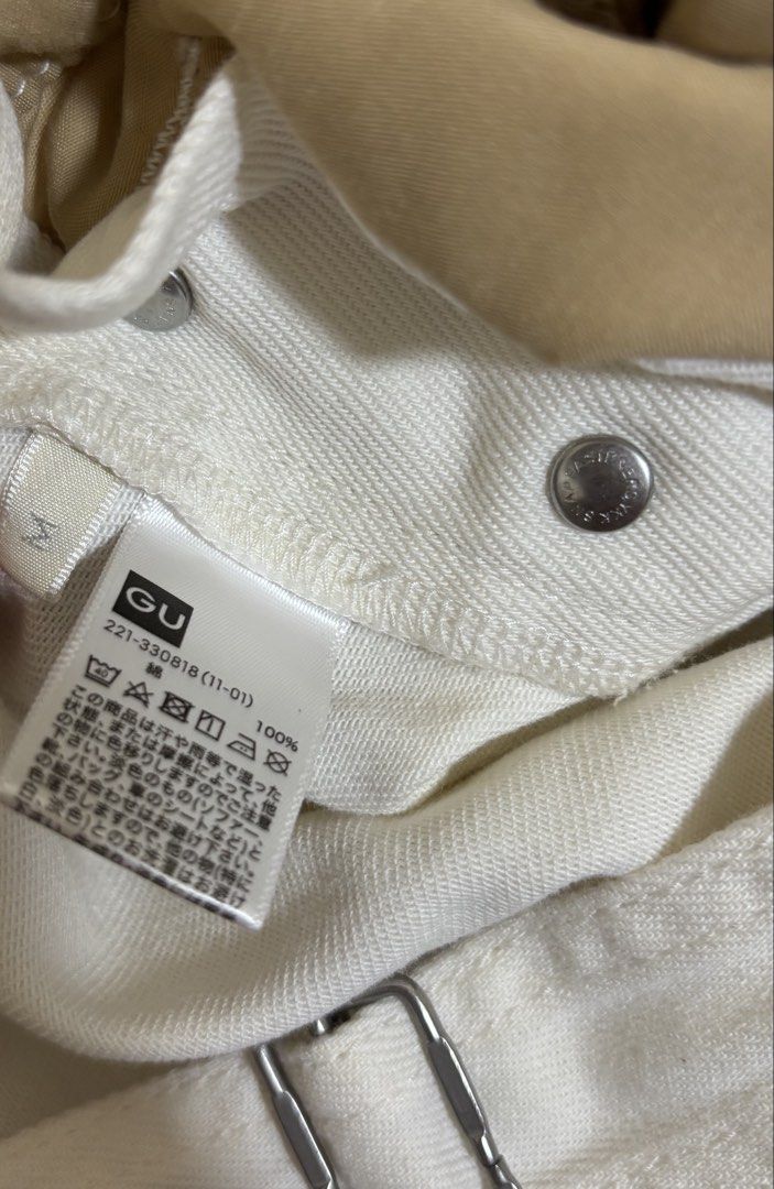 GU White Denim Overalls Size M (Category: Jumpsuits) located in Santa Cruz. Submitted by zellethrifts (Listing ID 1469858448, Image 3). Description: • Bought in GU Japan 🇯🇵 • Used / like new • Fits medium to large • In excellent condition • Photos taken using mannequin only 🚚 Shipping via J&T only 📦 Shipping fee to be shouldered by buyer 💳 Mode of payment: GCash 📍 Santa Cruz, Laguna.