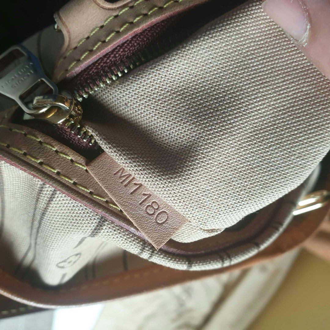 Guaranteed authentic Lv Delightful (Category: Luxury Bags & Wallets) located in Roxas City. Submitted by lynngreyartillero (Listing ID 1469929409, Image 3). Description: Guaranteed authentic Lv delightful🔥🔥🔥 Like new sign of used only di po nagamit masyado . With dustbag🔥🔥.