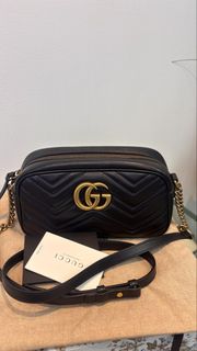 (Category: ) located in . Submitted by shoppersluxe2394 (Listing ID 1469790576, Image 1). Description: .