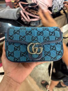 (Category: ) located in . Submitted by bsb.streetluxvintage.clothing (Listing ID 1469779336, Image 1). Description: .