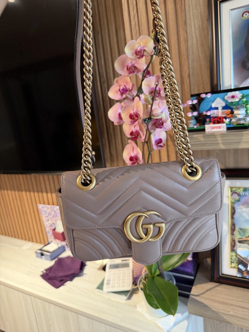 Gucci Marmont- Mini beige (Category: Cross-body Bags) located in Makati City. Submitted by lambogirl (Listing ID 1469839434, Image 2). Description: ✔️excellent condition. comes complete with brand new box, dust bag and entrupy. ✔️free shipping or pick up (Makati).
