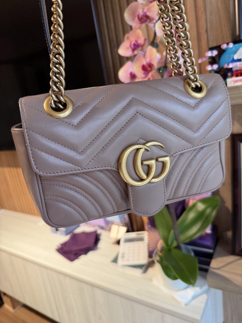 Gucci Marmont- Mini beige (Category: Cross-body Bags) located in Makati City. Submitted by lambogirl (Listing ID 1469839434, Image 1). Description: ✔️excellent condition. comes complete with brand new box, dust bag and entrupy. ✔️free shipping or pick up (Makati).