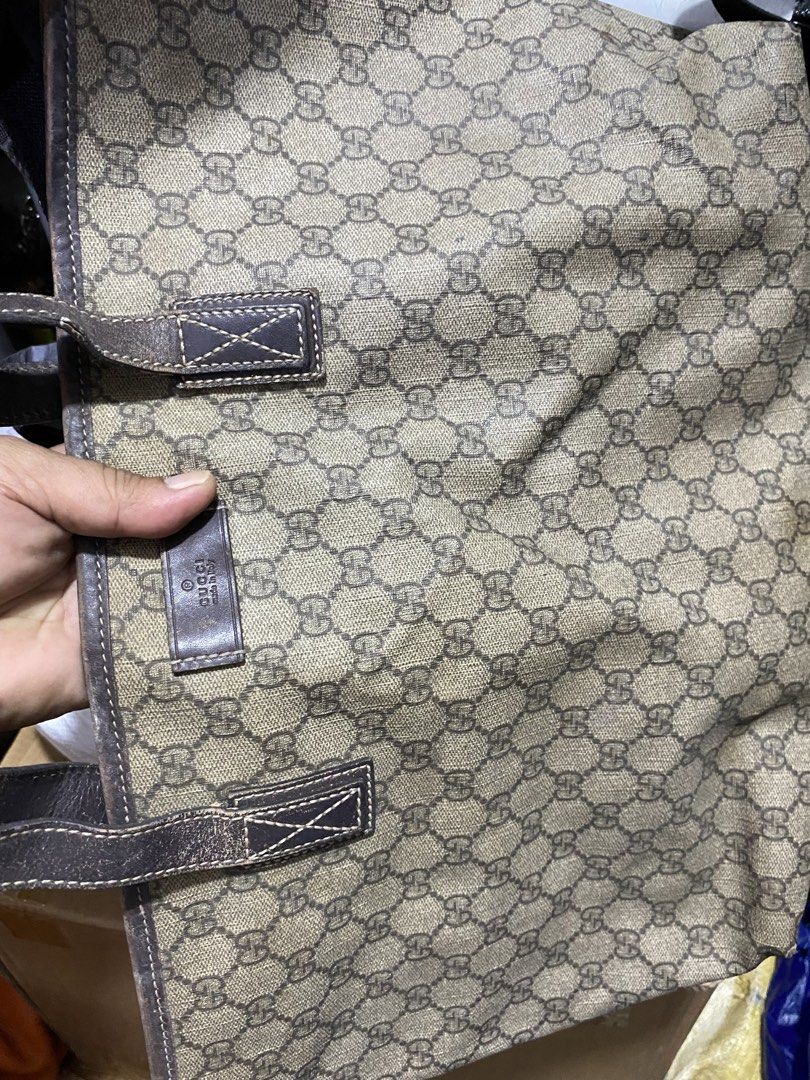 Gucci supreme (Category: Luxury Bags & Wallets) located in Alegria. Submitted by thriftedpinas (Listing ID 1469821297, Image 2). Description: Gucci Authentic Php : 4k shipped.