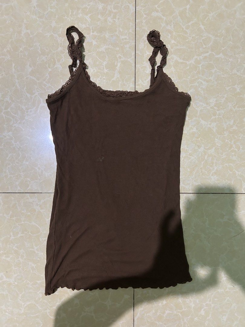 Guess Cami Brown Top (Category: Sleeveless) located in Tanay. Submitted by mattyall (Listing ID 1469809057, Image 1). Description: Guess Cami Top Size Small-Medium No issues needs wash only Very stretchable Only for 300.