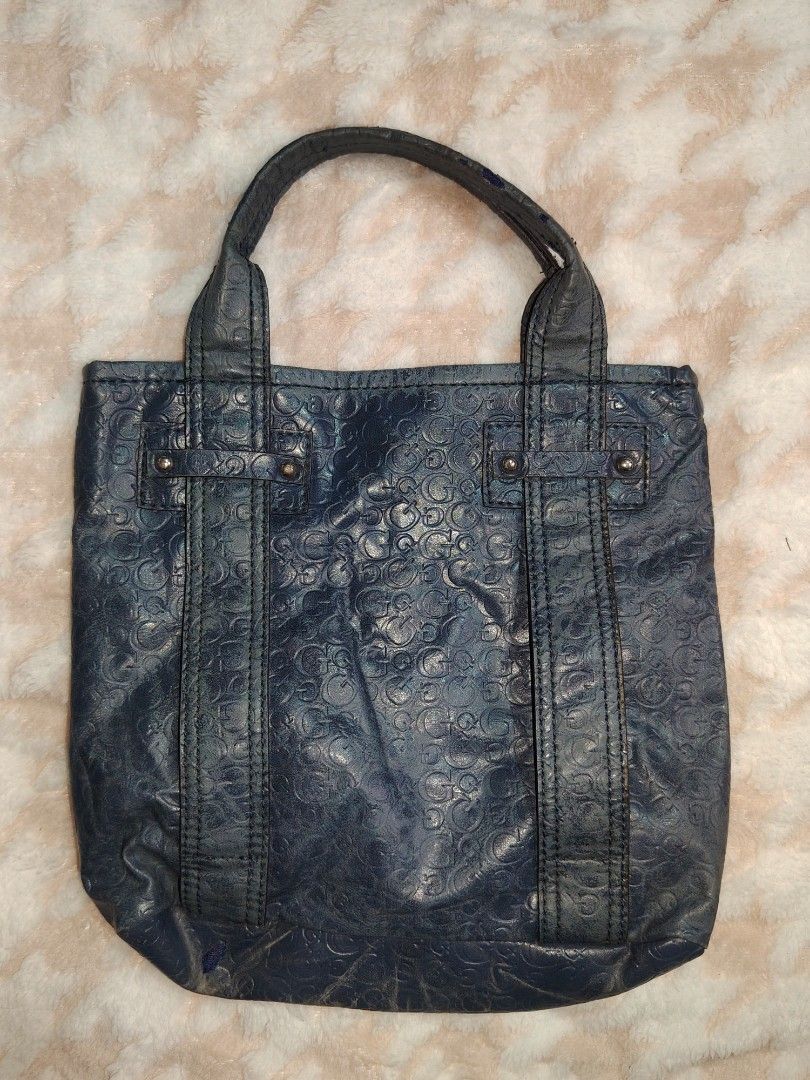 Guess Monogram Tote Bag (in navy blue) (Category: Tote Bags) located in Pasig City. Submitted by yzelcl00xt (Listing ID 1469927780, Image 2). Description: 7/10 condition (color fadings issue & plate rust).