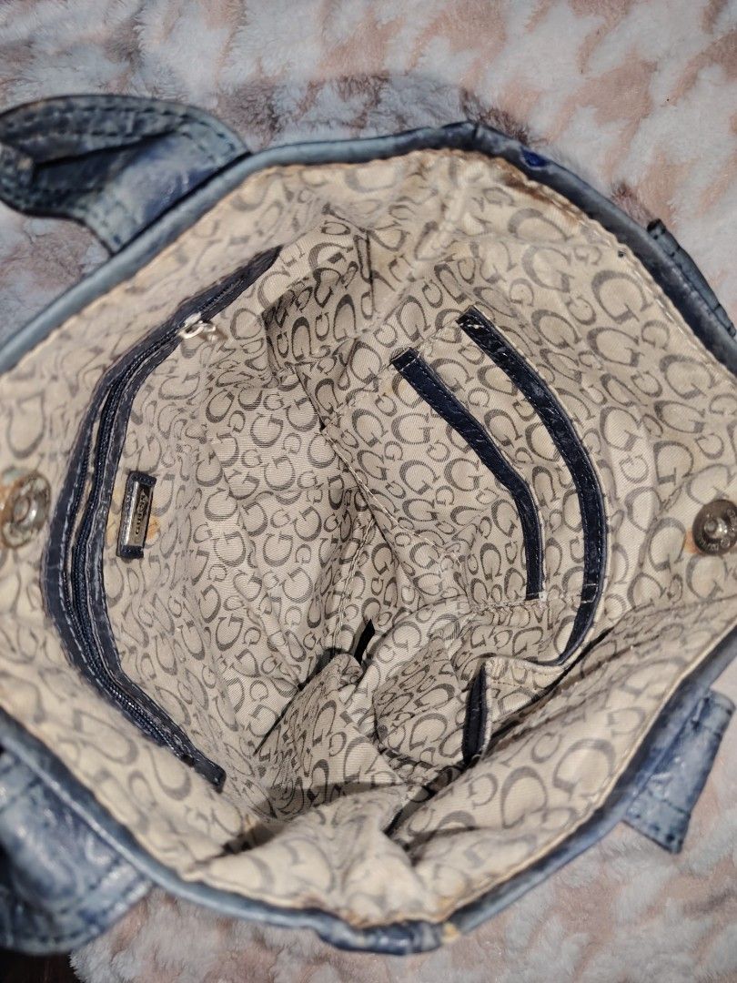 Guess Monogram Tote Bag (in navy blue) (Category: Tote Bags) located in Pasig City. Submitted by yzelcl00xt (Listing ID 1469927780, Image 3). Description: 7/10 condition (color fadings issue & plate rust).
