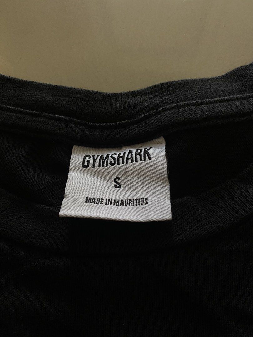Gymshark Fraction Crop Top (Category: Activewear) located in Santiago. Submitted by riceavllnz (Listing ID 1469770398, Image 3). Description: Authentic Gymshark Fraction cropped tee • Size: Small (S) • Material: 95% Cotton, 5% Elastane • Cropped, boxy fit with rolled sleeves • Soft cotton fabric with slight stretch Minimalist gymwear staple perfect for workouts, casual fits, or athleisure looks. 🏋️‍♀️ Condition: Pre-loved. Please check photos fo