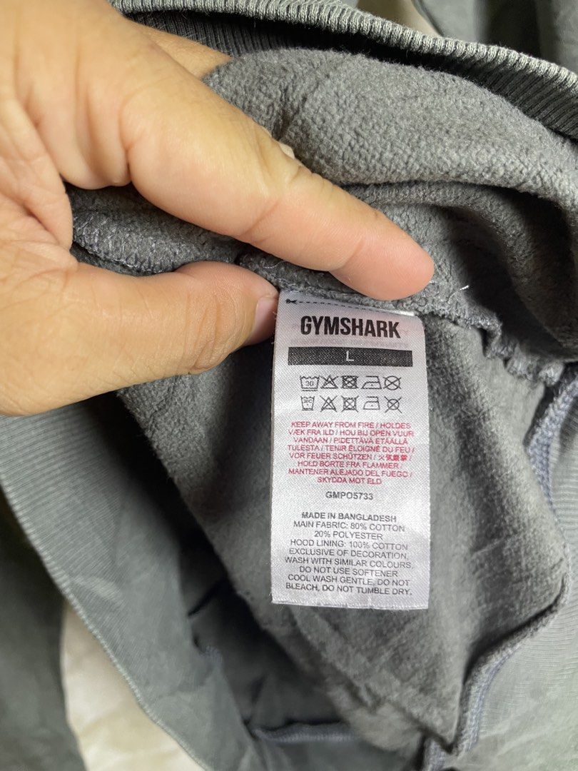Gymshark Grey Hoodie Size L (Category: Hoodies) located in Molave. Submitted by charlesthrifter (Listing ID 1469864132, Image 3). Description: - Brand: Gymshark - Color: Charcoal Grey - Size: L (true to standard sizing) - Material: 80% Cotton, 20% Polyester with soft fleece lining - Design: Graphic box logo on front chest - Features: Adjustable drawstring hood and front kangaroo pocket - Style: Ideal for gym workouts or casual streetwear Issue na