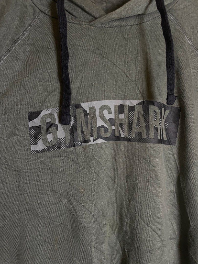 Gymshark Grey Hoodie Size L (Category: Hoodies) located in Molave. Submitted by charlesthrifter (Listing ID 1469864132, Image 2). Description: - Brand: Gymshark - Color: Charcoal Grey - Size: L (true to standard sizing) - Material: 80% Cotton, 20% Polyester with soft fleece lining - Design: Graphic box logo on front chest - Features: Adjustable drawstring hood and front kangaroo pocket - Style: Ideal for gym workouts or casual streetwear Issue na