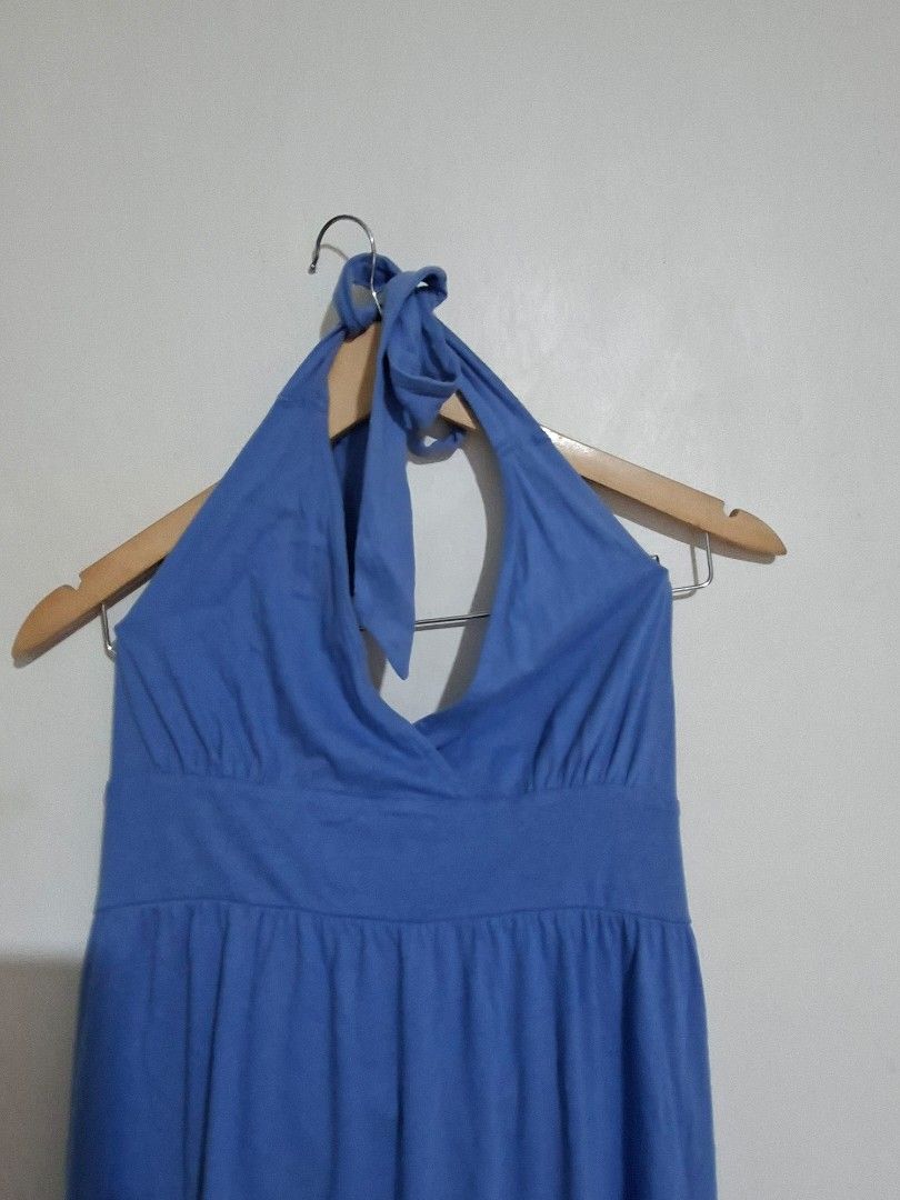 Halter maxi dress M (Category: Dresses) located in Subic. Submitted by petitecorner22 (Listing ID 1469791914, Image 3). Description: very pretty a little loose on me because im small best fit for 36 bust up full length. tinahi ko lang para hindi super haba for 5foot. Pwede kalasin if you are tall brand is kiabi.