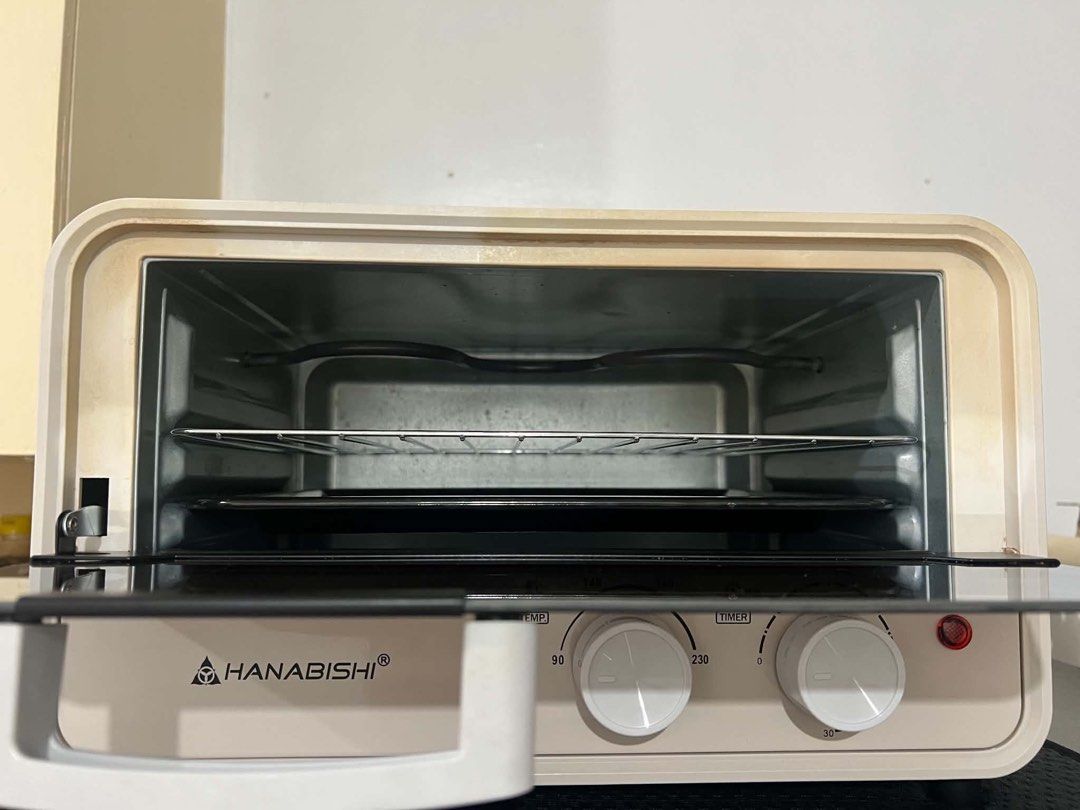 Hanabishi Oven Toaster (Category: Ovens & Toasters) located in Quezon City. Submitted by ulan-declutter (Listing ID 1469904040, Image 1). Description: No issues. Bought last April 2025..
