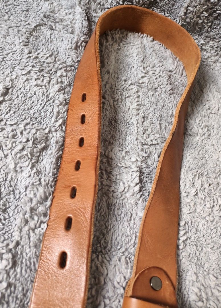 Handmade full grain leather belt (Category: Belts) located in Asingan. Submitted by arnelpalaris8 (Listing ID 1469935826, Image 3). Description: Handmade Full Grain Leather Belt 39 Length 1.5 inch width 7 adjustable hole 26-33 Waistline Excellent condition PM ME.