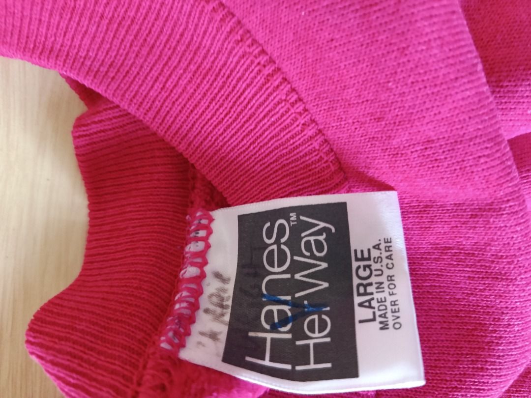 Hanes Vintage Pink Pull over Jacket!!! (Category: Coats, Jackets and Outerwear) located in Dimiao. Submitted by knsclothingapparel_2025 (Listing ID 1469784871, Image 2). Description: Vintage Hanes balikbayan box from USA tambak sa storage box. 20 by 26 dimension no issue like pinhole and discoloration. Dm for more details!!!.