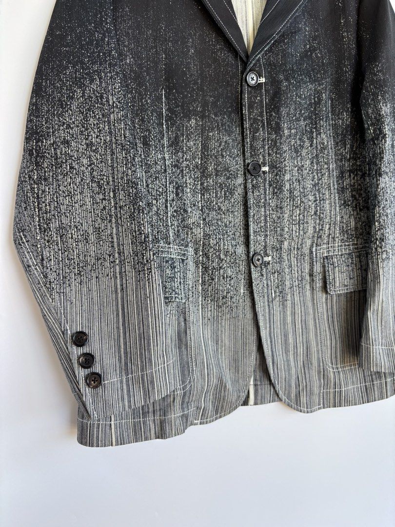 Harrison Wong Blazer Fall Winter 22-23 Jacket Size M (Category: Coats, Jackets and Outerwear) located in Bacolod City. Submitted by whatarethosevintage__ (Listing ID 1469863419, Image 2). Description: Harrison Wong Fall/Winter 2022-23 Blazer Excellent Condition Size: Medium Length: 29 Width: 20 1500 Add Sf.