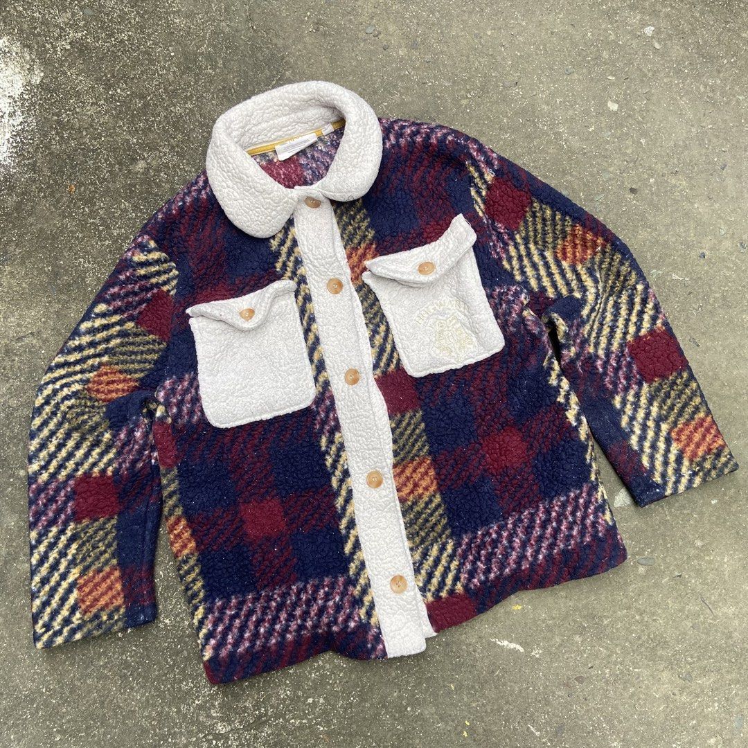 Harry Potter College Fleece Jacket (Category: Coats, Jackets and Outerwear) located in Angeles City. Submitted by eriellynngotvintage (Listing ID 1469876006, Image 1). Description: 22x26 M on tag Loose stitching sa pocket. See photo for details 290 Angeles City Pampanga.