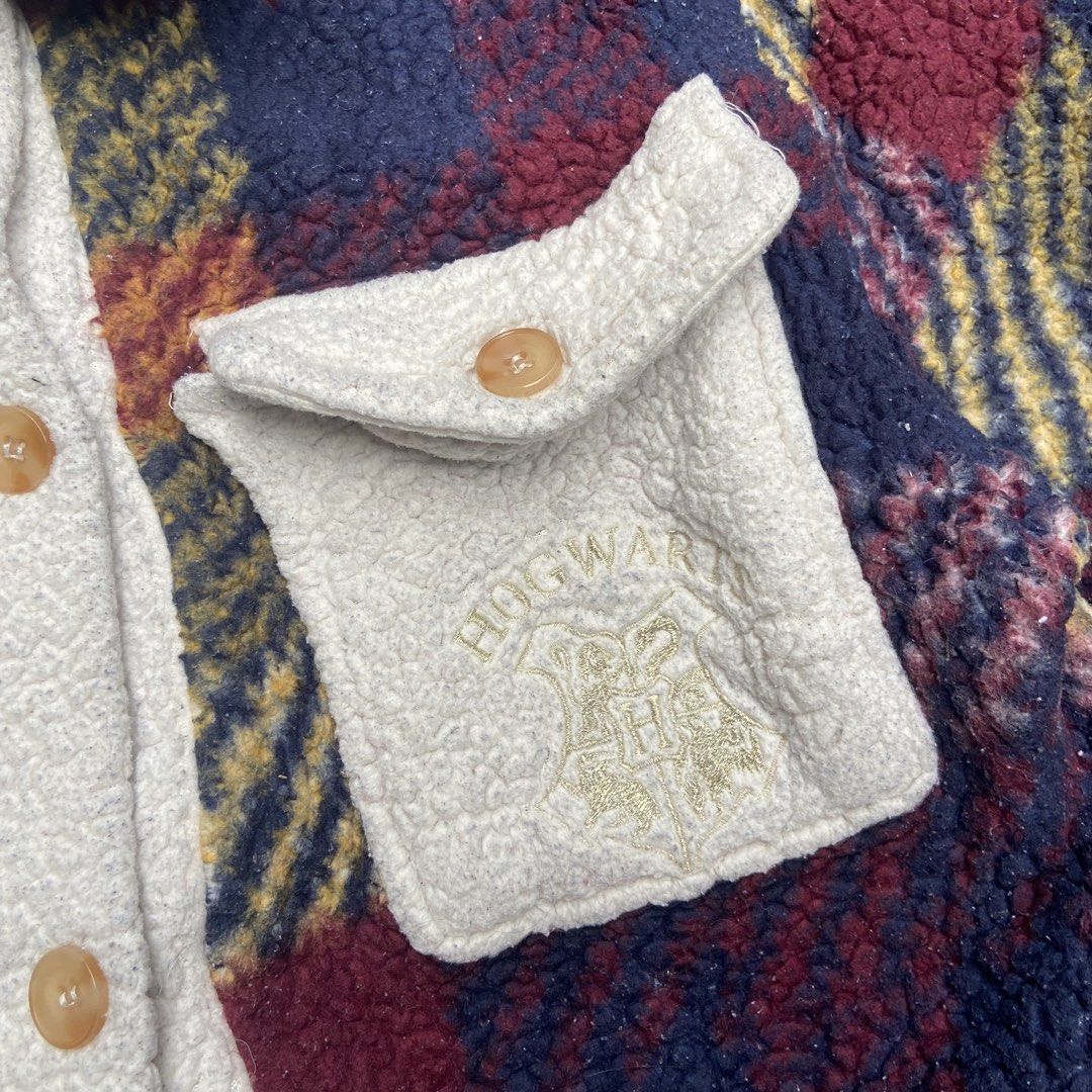 Harry Potter College Fleece Jacket (Category: Coats, Jackets and Outerwear) located in Angeles City. Submitted by eriellynngotvintage (Listing ID 1469876006, Image 3). Description: 22x26 M on tag Loose stitching sa pocket. See photo for details 290 Angeles City Pampanga.