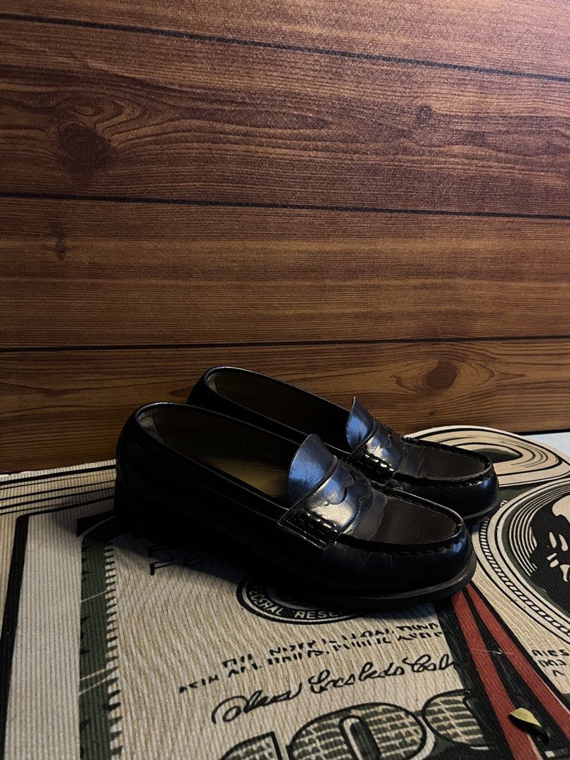 Haruta Arvin Loafers Black (Category: Loafers) located in Manila. Submitted by kenibouii (Listing ID 1469931140, Image 1). Description: - Brand: Haruta - Style: Classic penny loafers with moc toe stitching (Model JDND 4505) - Color: Black - Size: 24.5 EEE (Wide fit) - Soles: Rubber lug soles with Haruta branding (light wear on treads) - Condition: Clean leather uppers with natural creasing across the vamp from normal use - Perfect for school, wor