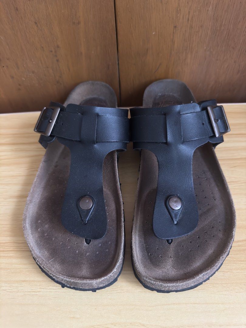 Hawkins sandals (Category: Slippers & Slides) located in Daraga. Submitted by cariboy_1125 (Listing ID 1469799879, Image 2). Description: 41 on tag Size 7-7-5(mens) / 9-10(wmns) Issue: heeldrag.