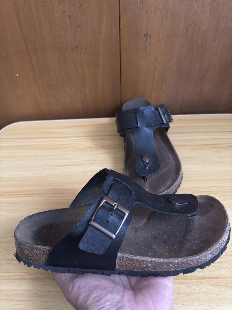 Hawkins sandals (Category: Slippers & Slides) located in Daraga. Submitted by cariboy_1125 (Listing ID 1469799879, Image 1). Description: 41 on tag Size 7-7-5(mens) / 9-10(wmns) Issue: heeldrag.