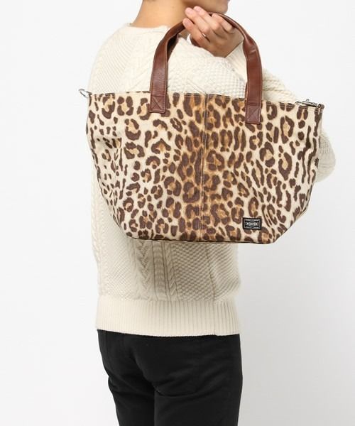 Head Porter Leopard Print Large 2-Way Tote Bag (Category: Sling Bags) located in Quezon. Submitted by _babypluto (Listing ID 1469856852, Image 1). Description: This simply designed tote bag offers excellent storage capacity and is the perfect size for everyday use. The main compartment closes with a snap button, and the snap hooks on either side allow you to change the silhouette and adjust the capacity, offering two ways to use it. The interior 