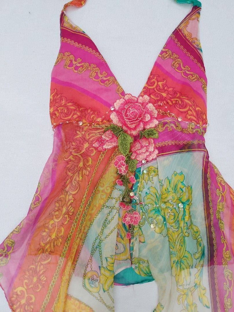 FAIRY REWORKED SUNSET BLOOM TOP (Category: Sleeveless) located in Laur. Submitted by zystilo (Listing ID 1469877398, Image 3). Description: — size : xs - m — mannequin measurements: bust : 34”| waistline : 27” — adjustable back — reworked 🧚🏻‍♀️ A LITTLE NOTE ABOUT OUR REWORKED PIECES ♡ please keep in mind that these are handmade and reworked pieces, so stitches may not be perfectly even, and minor imperfections may be present. each piece is uni