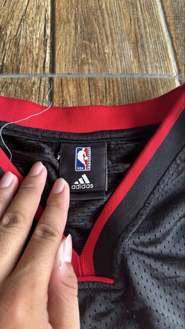 HEAT JERSEY (Category: Activewear) located in Manila. Submitted by urban-vintage_2 (Listing ID 1469865350, Image 2). Description: ISSUE: NONE ( NEED WASH ) MOP :GCASH ( NO COD ) SHIP VIA : LALAMOVE & J&T LOCATION : PASIG CITY LENGTH : 29 WIDTH : 21.