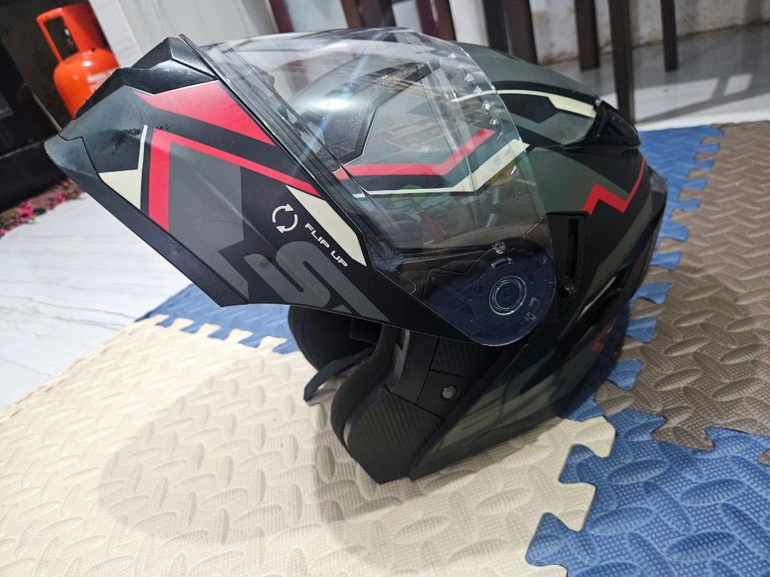 Helmet (Category: Helmets and other Riding Gears) located in Manila. Submitted by priamsneeds (Listing ID 1469766601, Image 3). Description: For sale: SEC AUTHENTIC MODULAR helmet with extra tinted Visor(not used) with bag. RFS: Hindi na nagagamit naka stock lang..