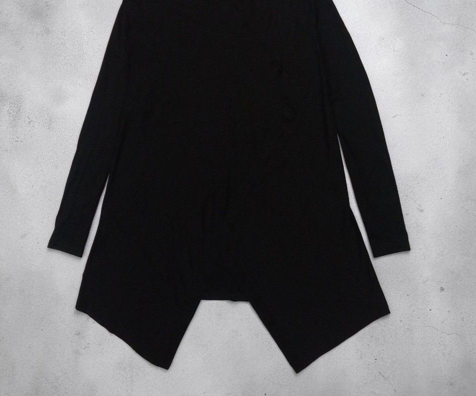 Helmut Lang - Drape Open Assymetric - Wool Cardigan (Category: Activewear) located in Manila. Submitted by kinstugi.pieces (Listing ID 1469881427, Image 3). Description: Size: Medium Womens Dimes: 16 inches, Wdth 13 inches, Shldr 26 inches, Slv Lngth 36 inches, Lngth 25 inches, Hm Materials: Wool 100% Authentic/Legit Color Rate: 10/10 Condition: 10/10 Presentable to Use Add Shipping fee.