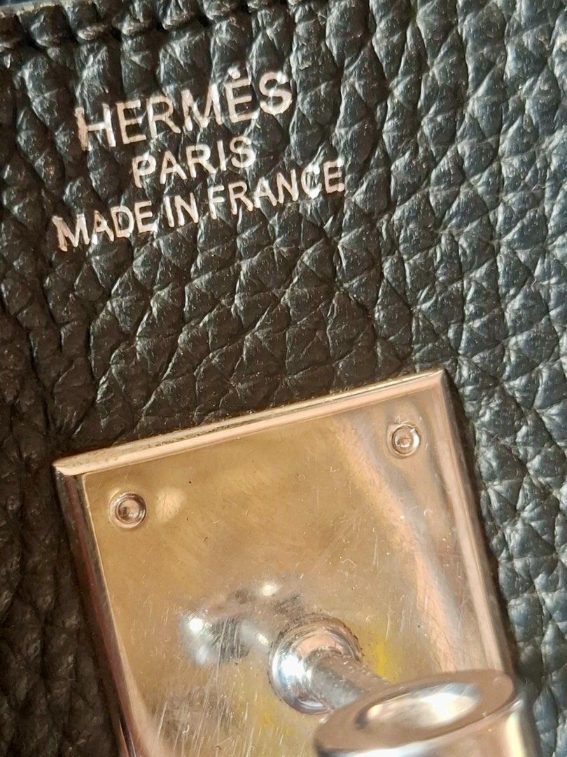 Hermes Birkin 25 Black (Category: Tote Bags) located in Davao. Submitted by luxxe_closet (Listing ID 1469827402, Image 3). Description: From Japan Surplus🇯🇵. 25cm. Coded. Riri zipper. No issues. Expect signs of usage. Super ganda. Rare size..