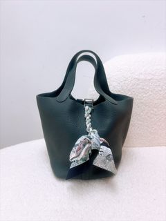 （分類：）位於 。 由 heras.luxury 提交（商品編號 1469908798，圖片 1）。簡介： 。