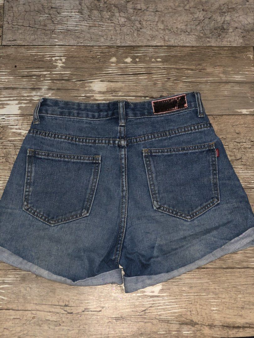 High waisted shorts (Category: Coats, Jackets and Outerwear) located in Caloocan City. Submitted by alee7777 (Listing ID 1469941587, Image 3). Description: Ukay2, nalabhan na Pm for details .