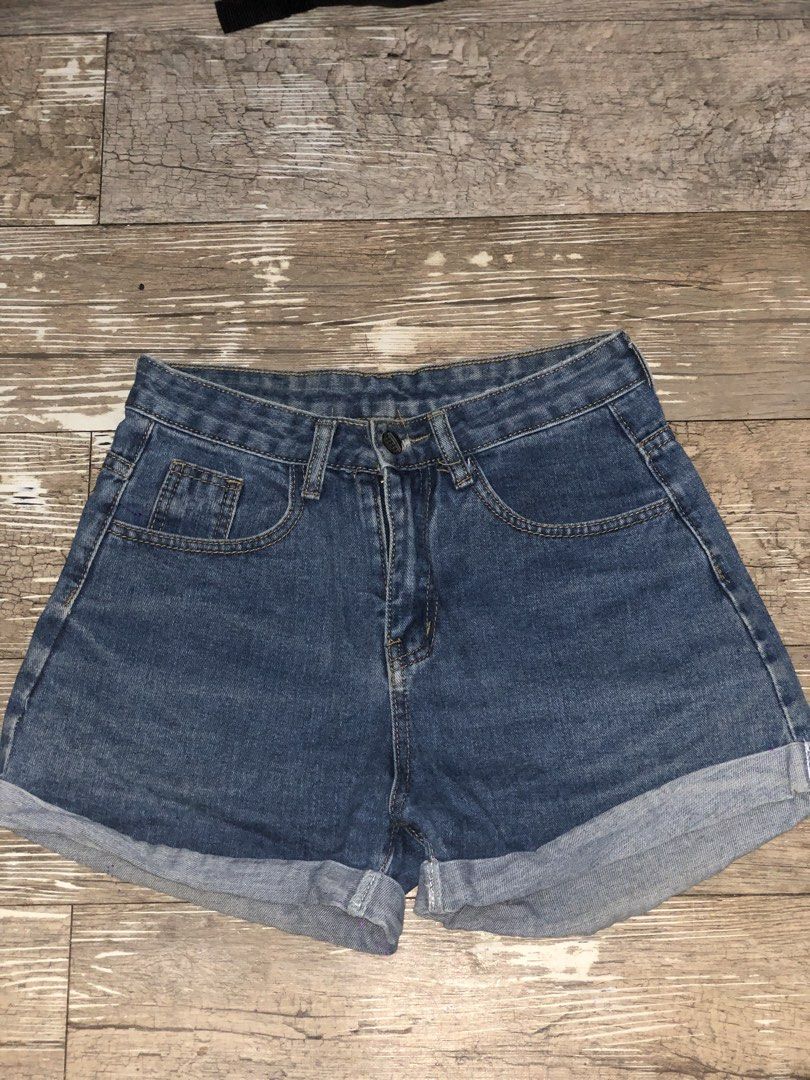 High waisted shorts (Category: Coats, Jackets and Outerwear) located in Caloocan City. Submitted by alee7777 (Listing ID 1469941587, Image 2). Description: Ukay2, nalabhan na Pm for details .