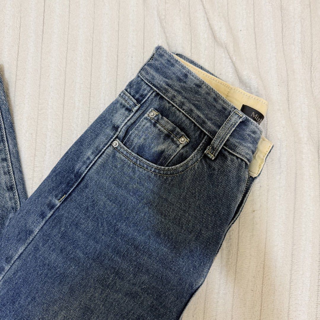 Highwaisted Denim Pants (Category: Jeans) located in Mambusao. Submitted by mslvlprd (Listing ID 1469863042, Image 2). Description: - Size 24-25 - Length 39 - High quality!!.