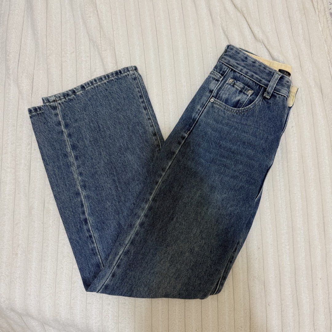 Highwaisted Denim Pants (Category: Jeans) located in Mambusao. Submitted by mslvlprd (Listing ID 1469863042, Image 1). Description: - Size 24-25 - Length 39 - High quality!!.