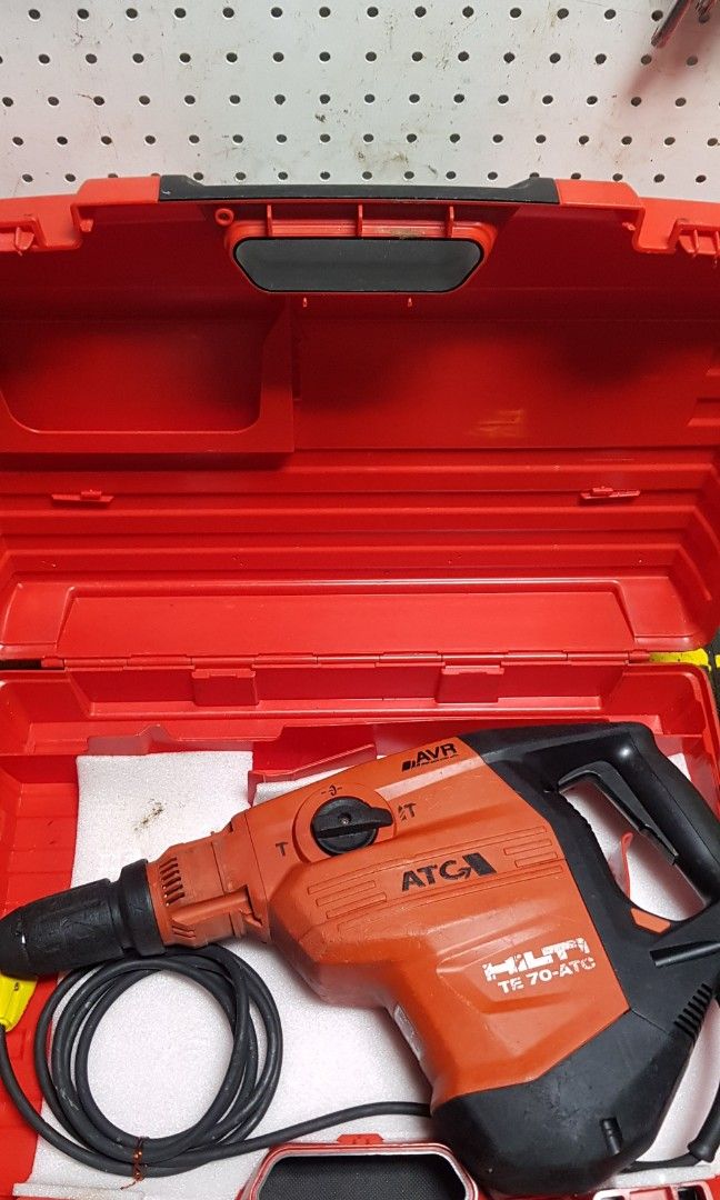 HILTI TE70 ATC/AVR (Category: Construction Tools & Equipment) located in Mabalacat. Submitted by samjun900 (Listing ID 1469931353, Image 2). Description: For Sale: As Long as nakapost means Available pa po. HILTI TE70ATC/AVR COMBINATION TOOLS Hammer Drill & Chipping ATC - Active Tourqe Control 220volts 50~60hz Uses SDS Max Chisel/Drill Bit Hard carry box. Issue box is not for TE70 pero kasya naman ung tools. Message nalang po sa interested SALAMA