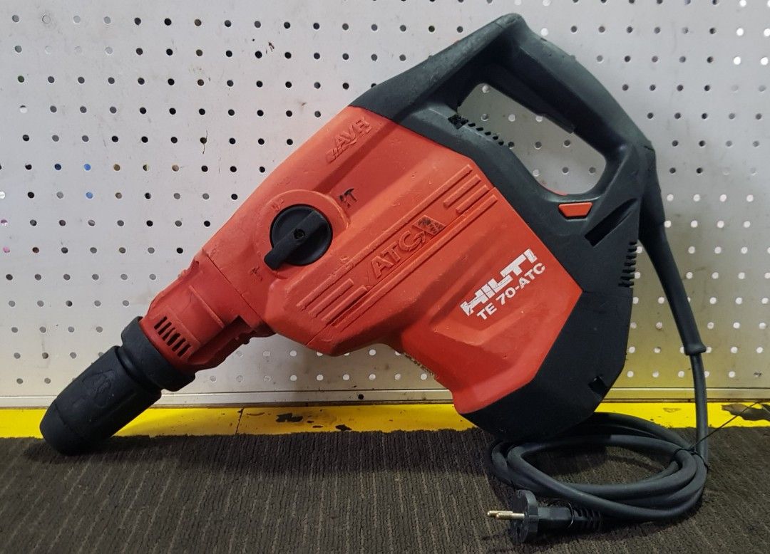 HILTI TE70 ATC/AVR (Category: Construction Tools & Equipment) located in Mabalacat. Submitted by samjun900 (Listing ID 1469931353, Image 3). Description: For Sale: As Long as nakapost means Available pa po. HILTI TE70ATC/AVR COMBINATION TOOLS Hammer Drill & Chipping ATC - Active Tourqe Control 220volts 50~60hz Uses SDS Max Chisel/Drill Bit Hard carry box. Issue box is not for TE70 pero kasya naman ung tools. Message nalang po sa interested SALAMA