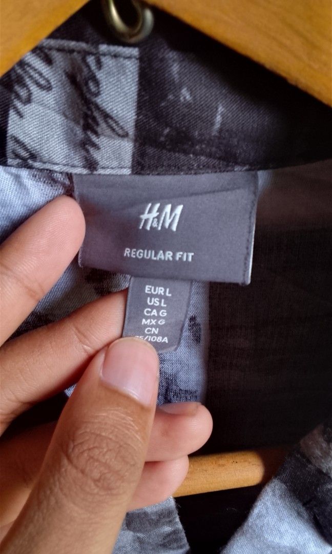 H&M (Category: Tshirts & Polo Shirts ) located in Manila. Submitted by plong7 (Listing ID 1469784209, Image 3). Description: DIMES: -23X29 -COLOR RATE 10/10 NO ISSUE LOCATION: DAVAO DE ORO.