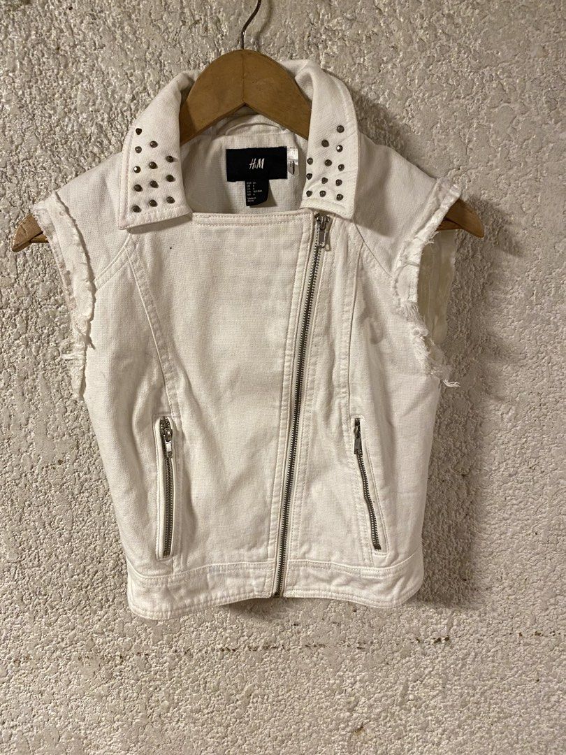 H&M (Category: Coats, Jackets and Outerwear) located in Navotas City. Submitted by bayxsell (Listing ID 1469805827, Image 3). Description: WTS❗️ ▪️ PAYMENT VIA GCASH ▪️SHIPPING:VIA J&T ▪️- DELIVERY VIA LALAMOVE OR MOVE IT ▪️PASS TO COD ▪️ PLS SEE REVIEWS AND FEEDBACKS LEGIT SELLER ▪️ PLS CHECK MY OTHER ITEMS FOR SALE 📍 LOCATION:NAVOTAS MANILA DM IF INTERESTED.