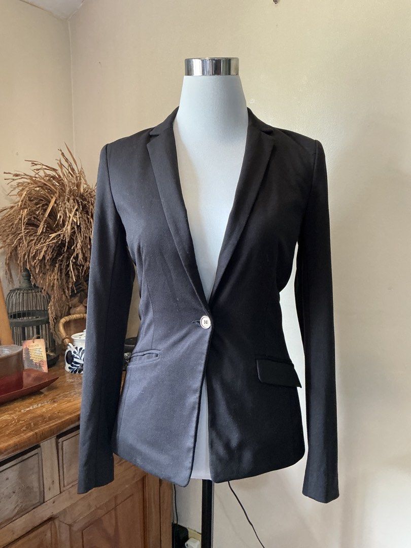 H&M Black Mid Buttoned Blazer | Small (Category: Coats, Jackets and Outerwear) located in Quezon City. Submitted by shopabilitymnl (Listing ID 1469860280, Image 1). Description: - Size: Small - No issue Mannequins’s Size: - Bust: 36-37 inches .