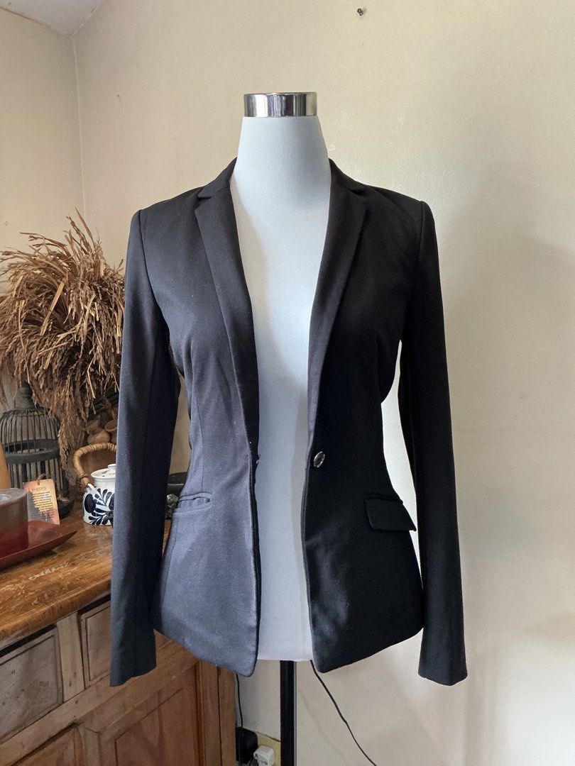 H&M Black Mid Buttoned Blazer | Small (Category: Coats, Jackets and Outerwear) located in Quezon City. Submitted by shopabilitymnl (Listing ID 1469860280, Image 2). Description: - Size: Small - No issue Mannequins’s Size: - Bust: 36-37 inches .