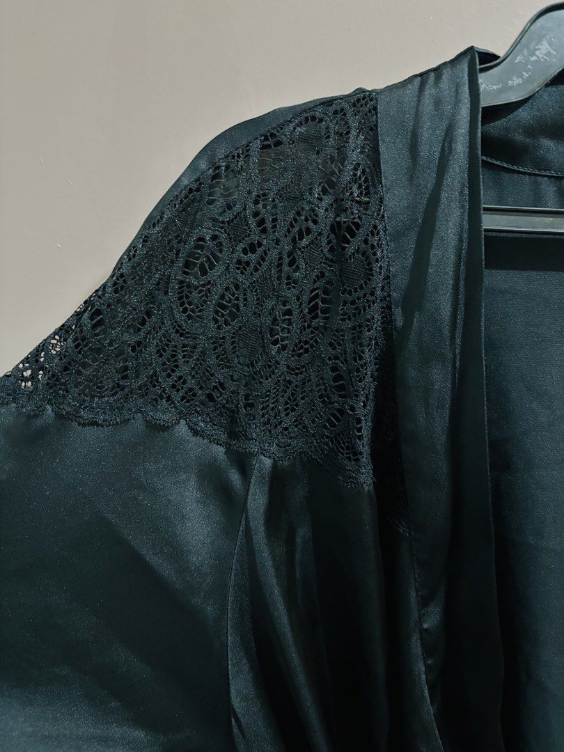 H&M Black Satin Lace Robe Size M/L (Category: Undergarments & Loungewear) located in Manila. Submitted by joeeeyyy30 (Listing ID 1469910042, Image 2). Description: Black satin robe from H&M. Used it before pero na-stuck na sa closet. No issues, I guess need lang labhan. May lace patterns on the shoulders and sleeve. It also includes a matching tie belt at the waist and another built in tie inside. Affected lang ng lighting but the color is PURE B