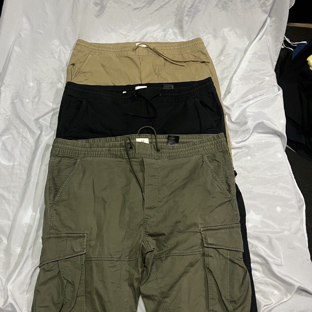 H&M Cargp Pants Size 36 to 40 (Category: Joggers) located in Muntinlupa City. Submitted by ninenine.collective (Listing ID 1469761107, Image 2). Description: H&M Cargp Pants Size 36 to 40 P 550 EACH! Brown - W 36 to 42 - L 40 Black - W 38 to 42 - L 40 Green - W 41 to 42 - L 39.