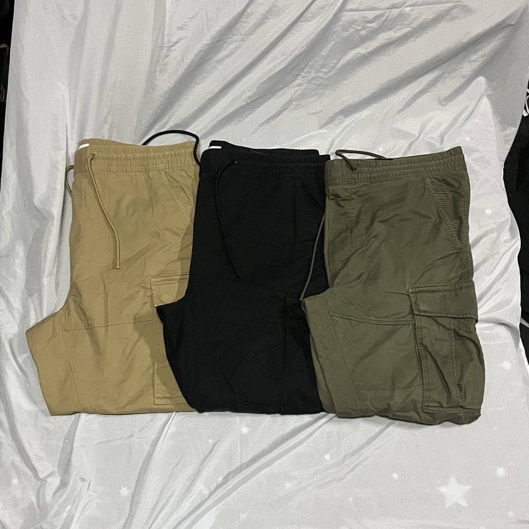 H&M Cargp Pants Size 36 to 40 (Category: Joggers) located in Muntinlupa City. Submitted by ninenine.collective (Listing ID 1469761107, Image 1). Description: H&M Cargp Pants Size 36 to 40 P 550 EACH! Brown - W 36 to 42 - L 40 Black - W 38 to 42 - L 40 Green - W 41 to 42 - L 39.